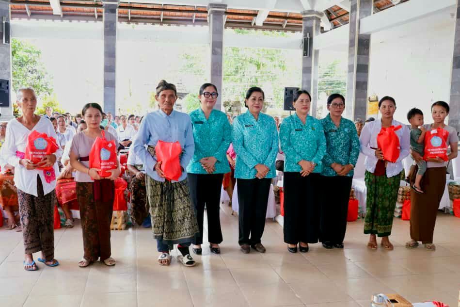 50 Orang Terima Bantuan di Acara Aksi Sosial di Tabanan